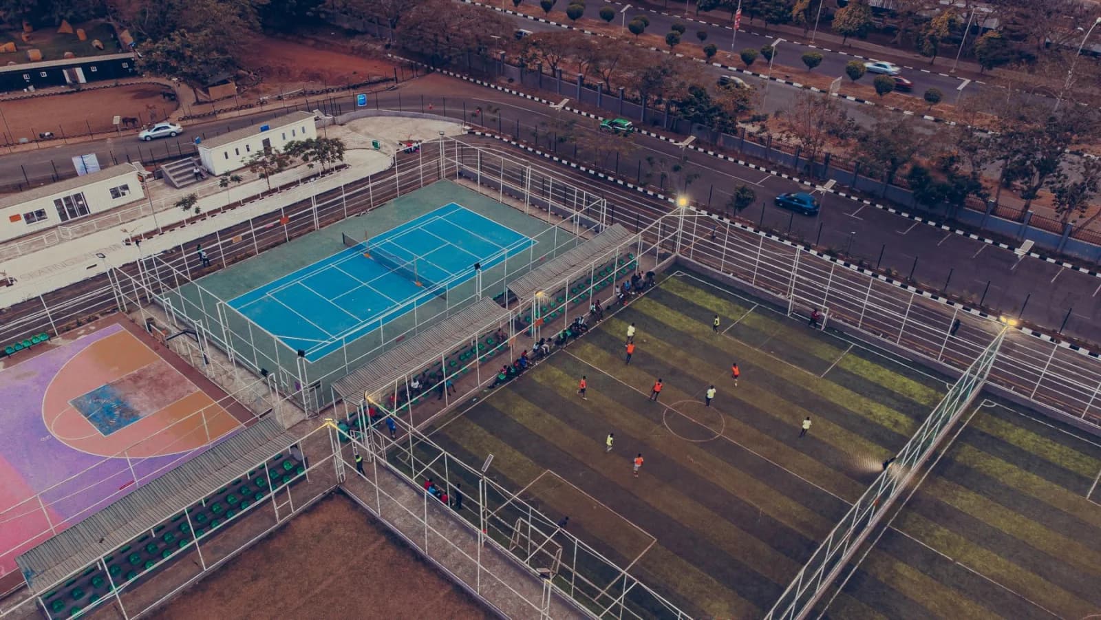 League organizers using a coordinated community sports environment