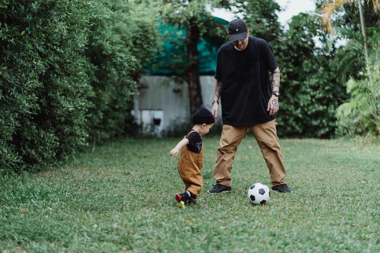 Sports parents using a coordinated community sports environment